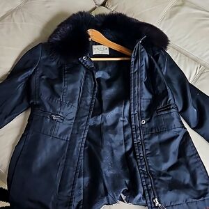 Waist jacket light weight nylon with fox collar. Like new. Zipper cuffs. Eleganr